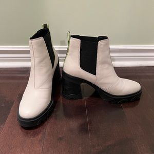 Sorel Brex Heel Chelsea Boot, size 9.5